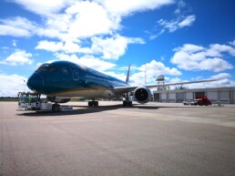 Handling of a jet from Vietnam Airlines at Gardermoen airport